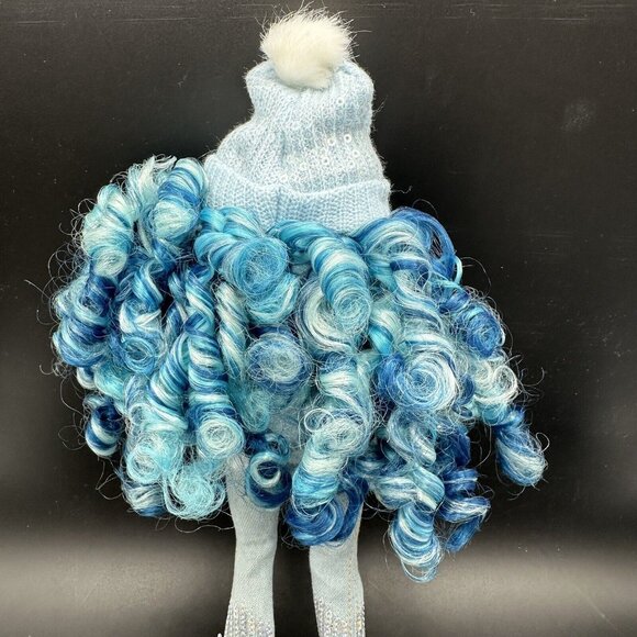 Rainbow High Winter Break Skyler Bradshaw Doll White Jacket Faux Fur Coat Skates - Picture 4 of 12